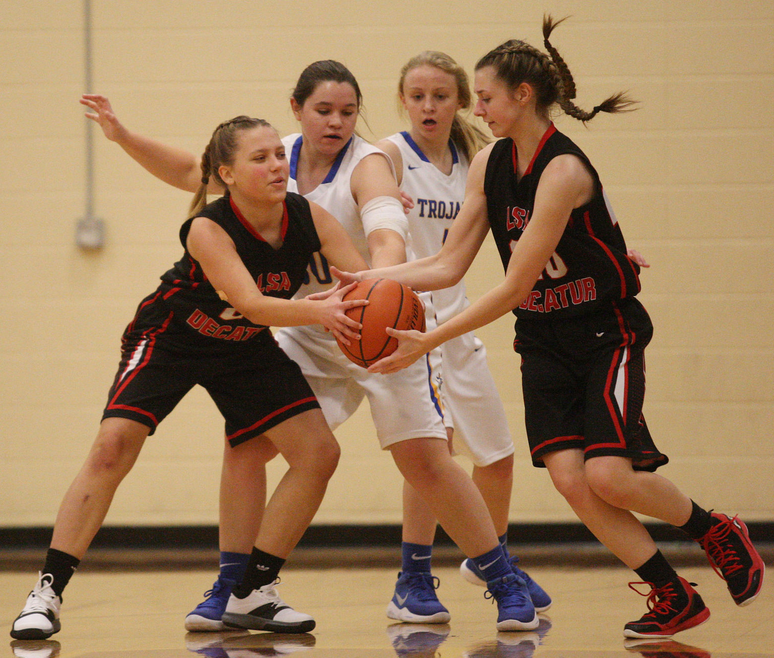 Maroa Forsyth vs LSA girls basketball 9 11.13.17.jpg